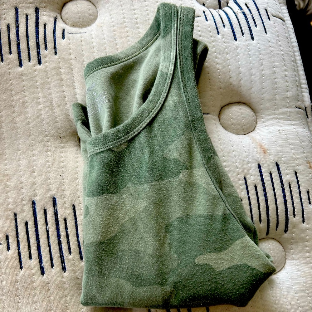 American Eagle women’s size large racer back crop top -CAMO